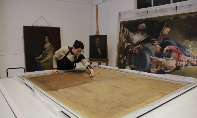 Conservation curative, traitement direct sur l'oeuvre