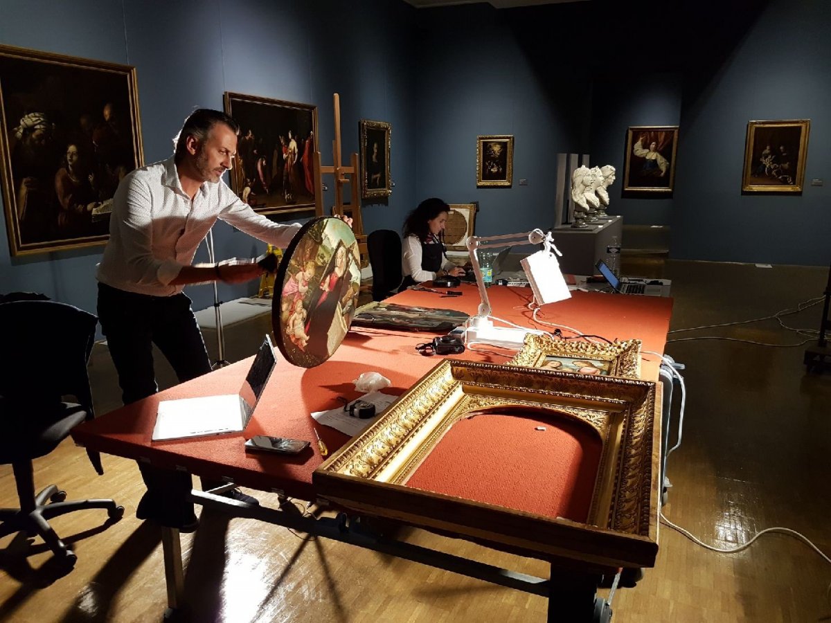 Travail en équipe dans des musées